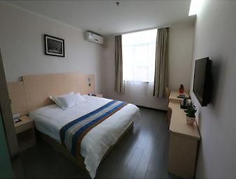 Super 8 Hotel Shiyan Fangxian Fangling Dadao Ziheqiao Room photo